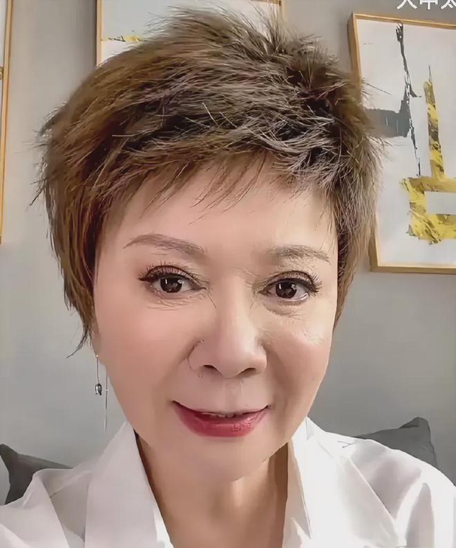 脸好奇怪看着像孙悟空！AG旗舰厅app蔡明这(图1)