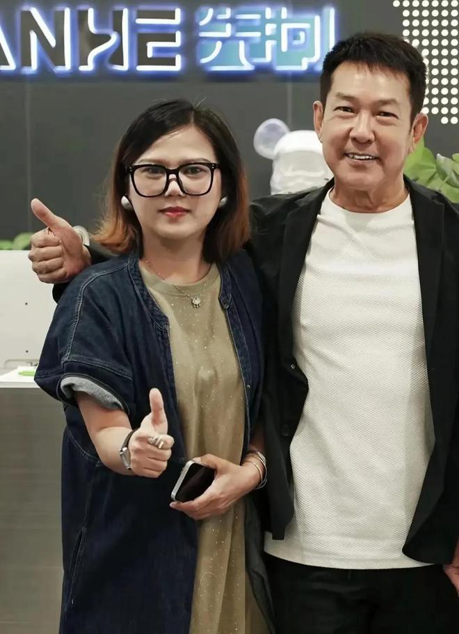 西和美女舞蹈家吃晚餐肌肉饱满身材练得超好AG旗舰厅·(中国)