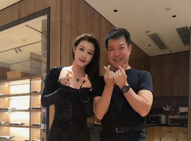 西和美女舞蹈家吃晚餐肌肉饱满身材练得超好AG旗舰厅·(中国)网站68岁元彪现身广(图5)