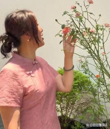 !老谢评论区沦陷海军拎包大妹逛出CP感AG旗舰厅app谢妈许健华带娃香港行(图2) !老谢评论区沦陷海军拎包大妹逛出CP感AG旗舰厅app谢妈许健华带娃香港行(图2)