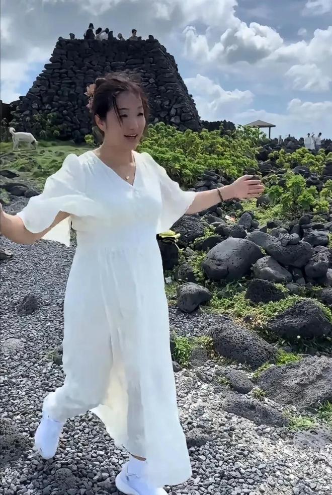 !老谢评论区沦陷海军拎包大妹逛出CP感AG旗舰厅app谢妈许健华带娃香港行(图6) !老谢评论区沦陷海军拎包大妹逛出CP感AG旗舰厅app谢妈许健华带娃香港行(图6)